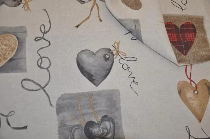 Potahová látka UNI Living Mihra – motiv srdce LOVE, šířka 280 cm