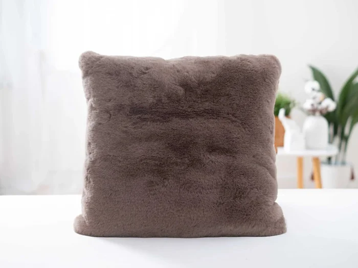 Povlak z umělé kožešiny 45 × 45 cm cappuccino