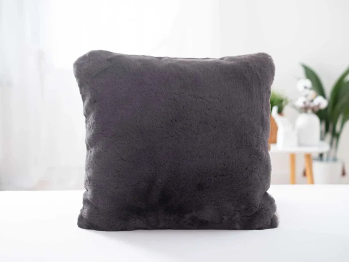 Povlak z umělé kožešiny 45×45 cm tmavě šedý