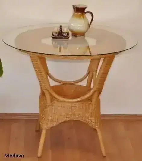 Ratanový jídelní stůl Wanuta Koňak