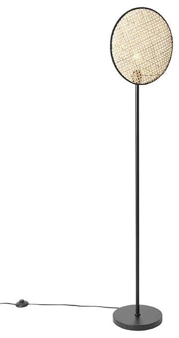 Rustikální stojací lampa s ratanovým stínidlem černá