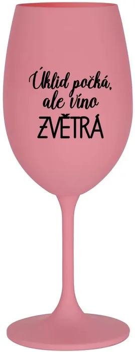 Růžová sklenice na víno 350 ml s motivem Úklid počkÁ, ale víno zvětrá