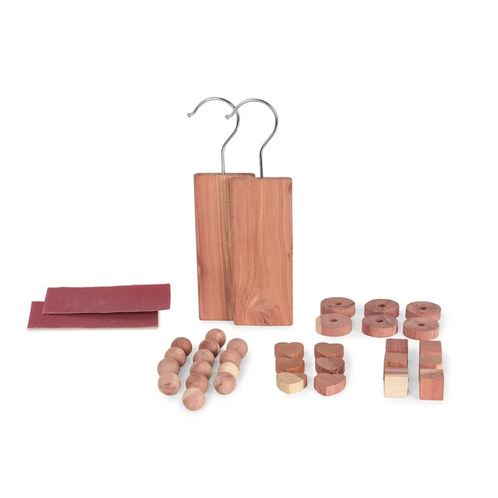 Set 34 cedrových doplňků do šatní skříně