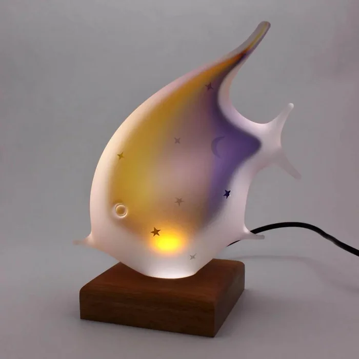 Skleněná lampička ve tvaru ryby, ametyst a zlatý topaz, 17 cm – Artcristal Bohemia, České sklo