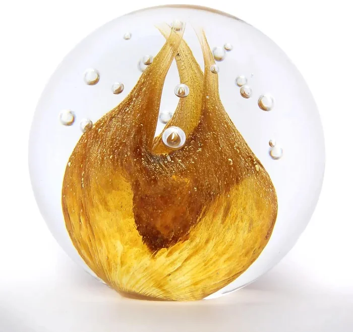 Skleněné těžítko Zlatý topaz 6 cm