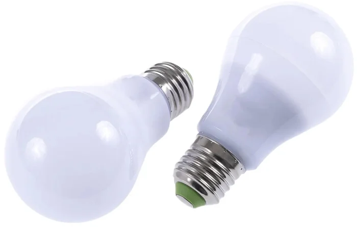 Stmívatelná LED žárovka E27 9W, teplá a denní bílá