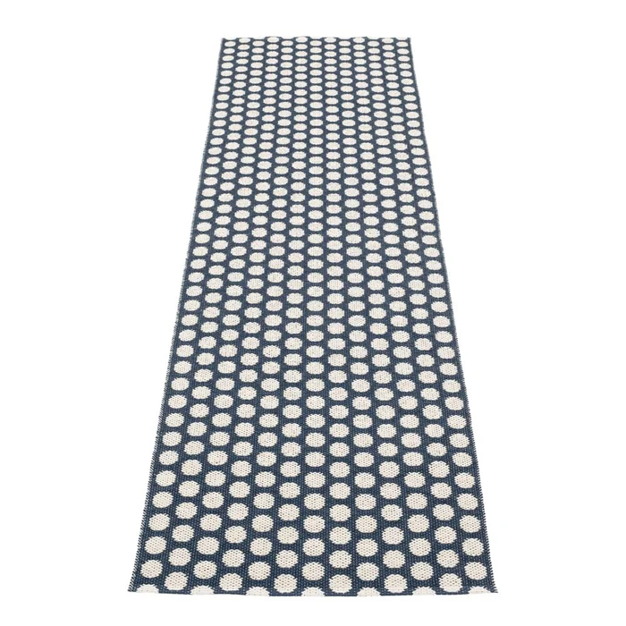 Tmavě modrý venkovní a vnitřní běhoun Noa 70x250 cm
