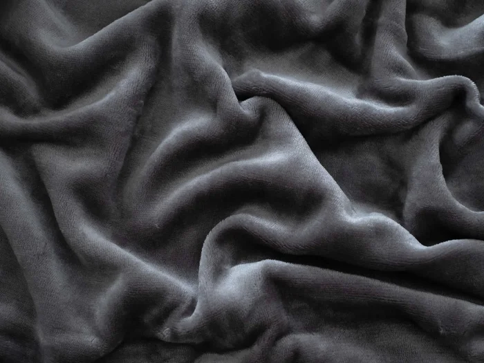 Tmavě šedé mikroplyšové prostěradlo 90×200 cm