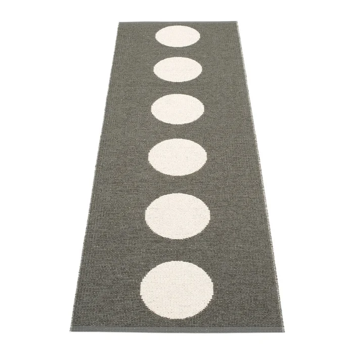 Tmavě šedý vnitřní a venkovní koberec Vera 70x225 cm