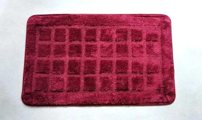 Vínová koupelnová předložka Kostka 50x80 cm